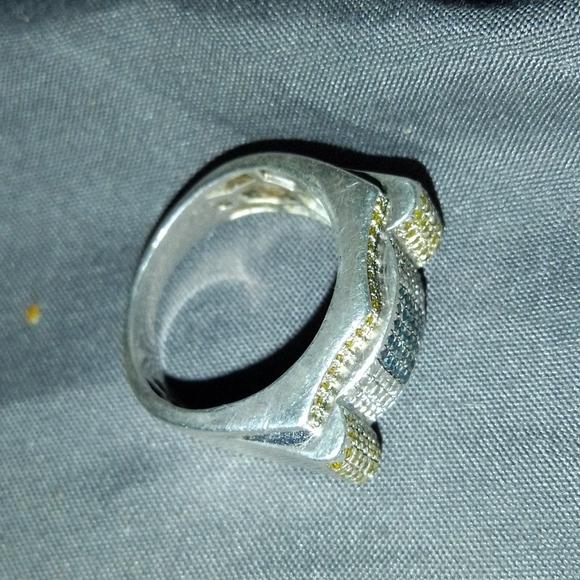 I'm selling a diamond ring - Picture 3 of 4